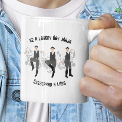Ez a legény úgy járja bögre